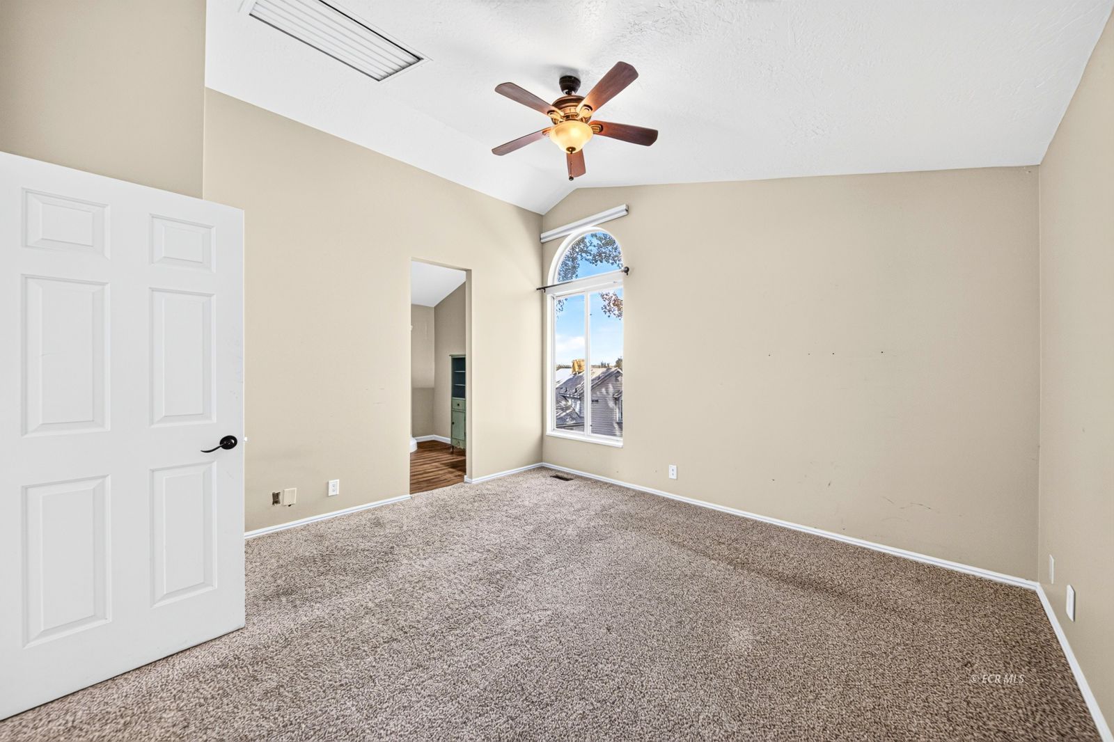 2126 Colonial Drive Property Photo 14
