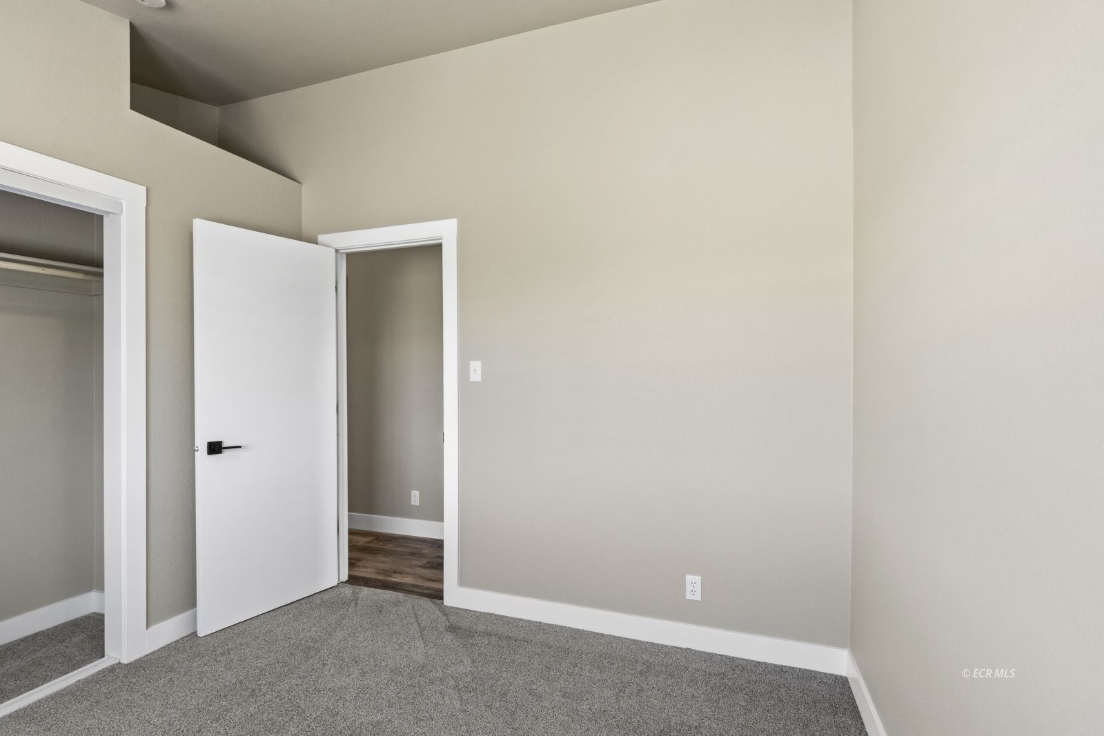 391 Edgebrook Drive Property Photo 21