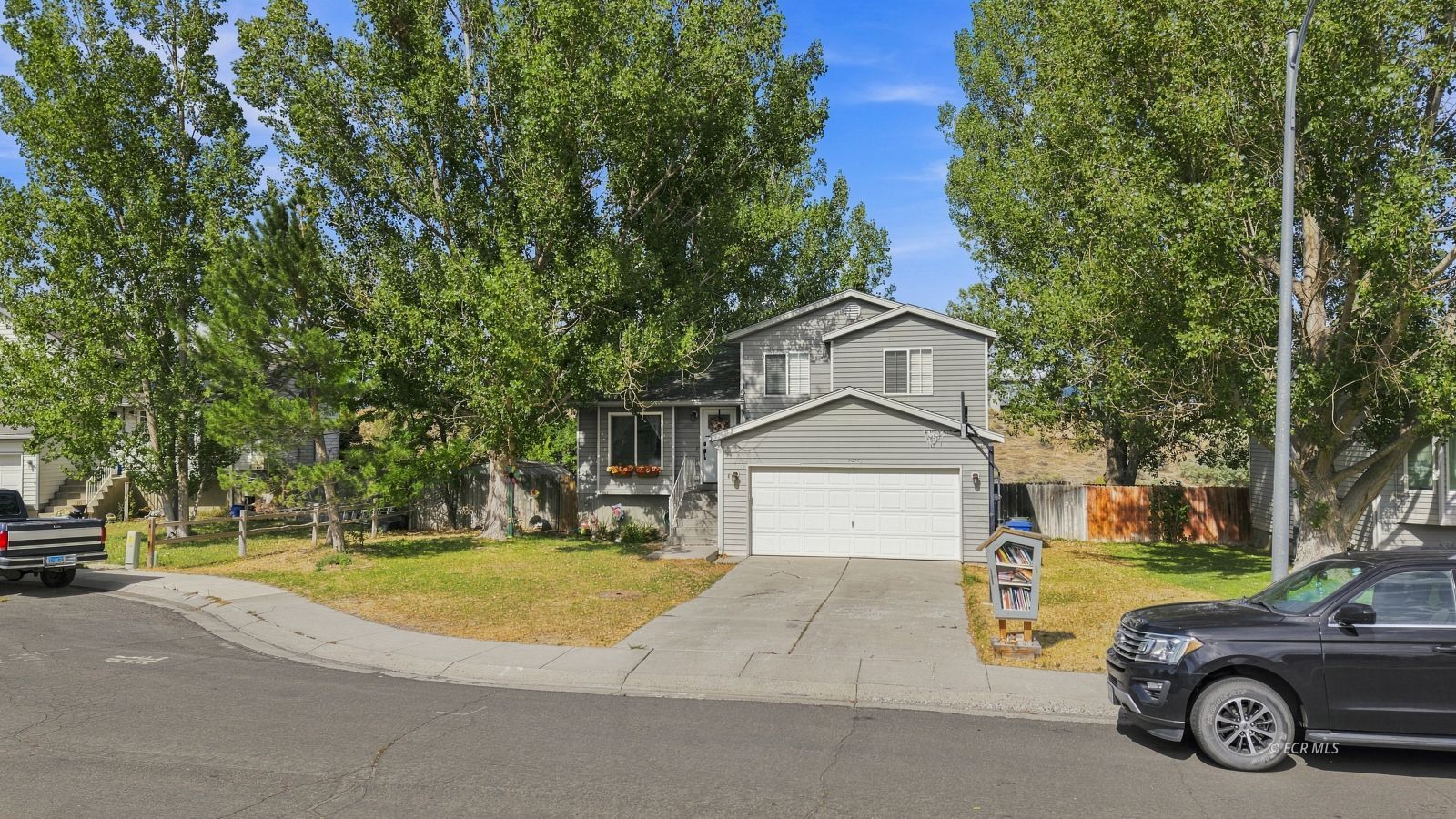 2424 Rodeo Court Property Photo 4