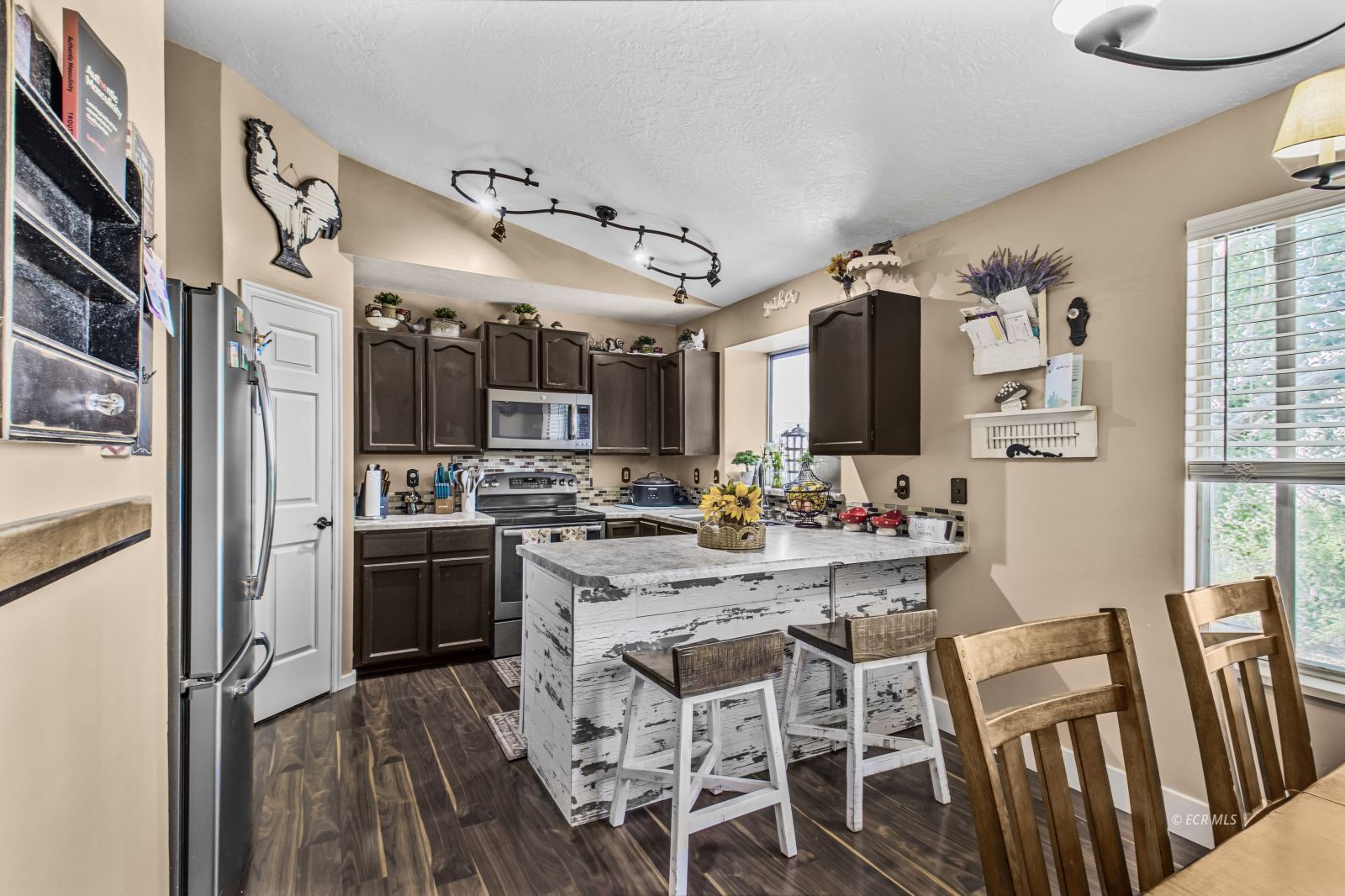 2424 Rodeo Court Property Photo 10