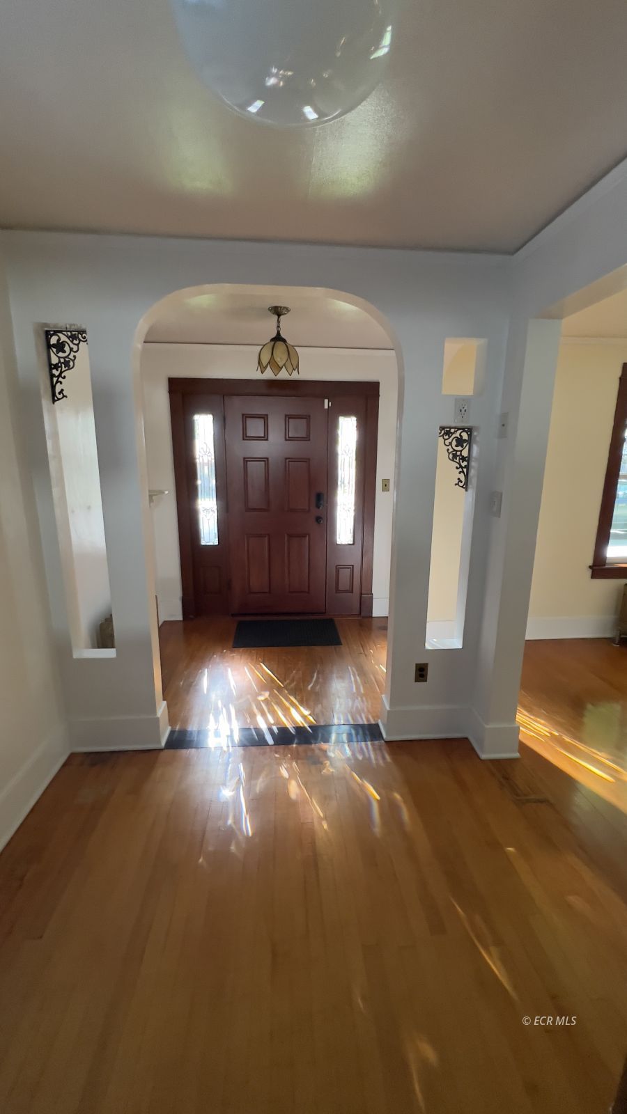 148 W Pine Street Property Photo 4