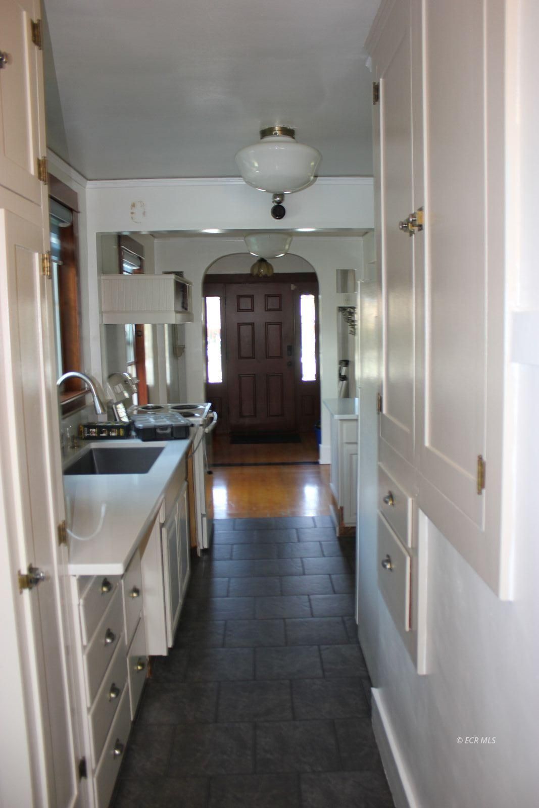 148 W Pine Street Property Photo 7