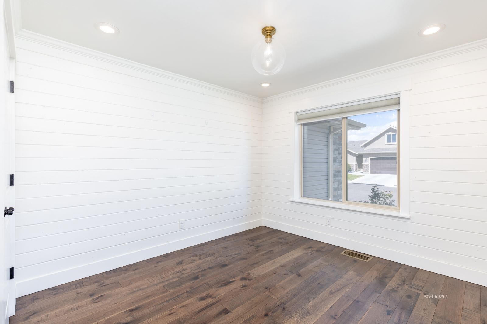 3645 Snowy River Property Photo 4