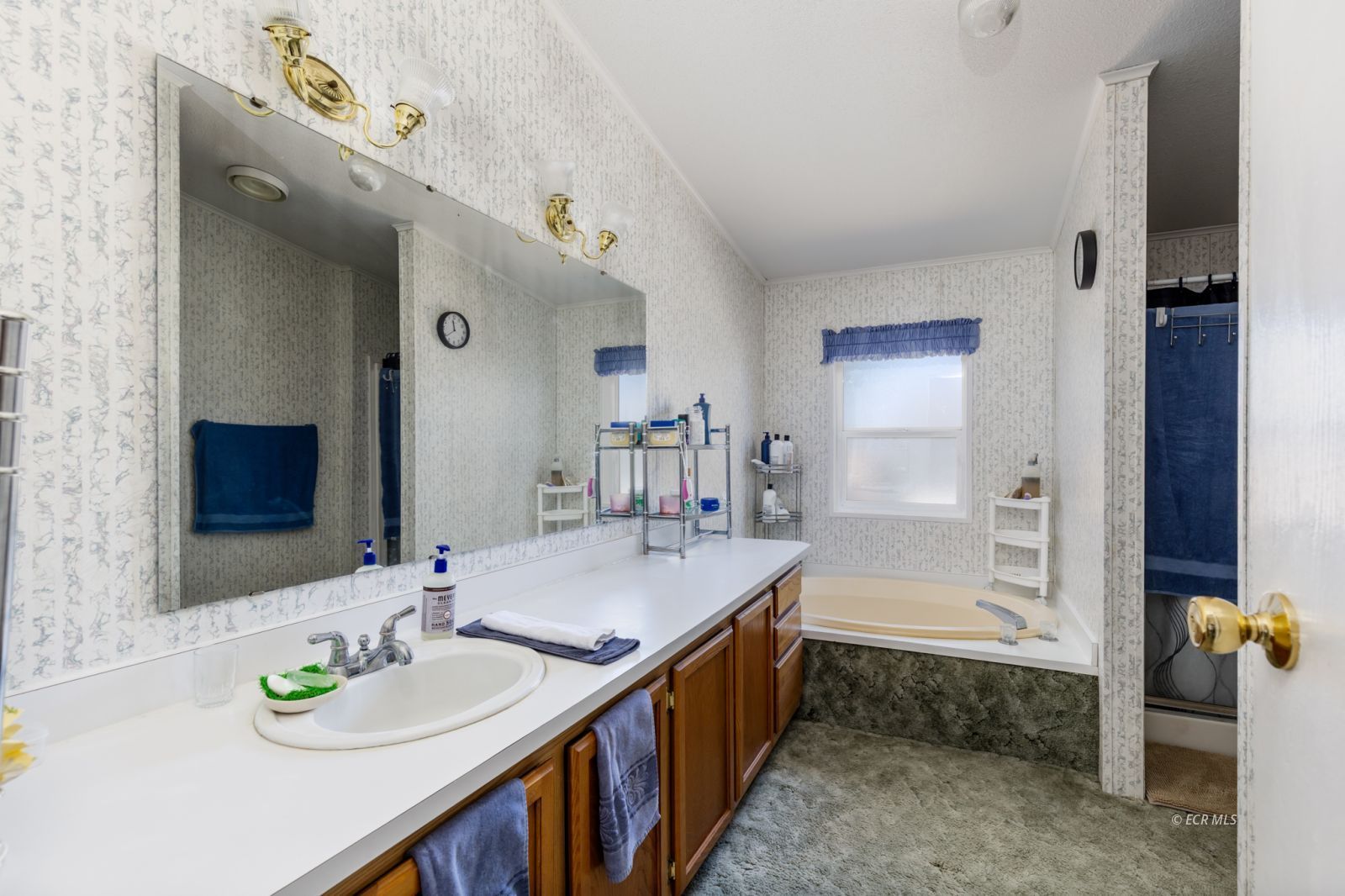 2312 North Hollow Drive Property Photo 10