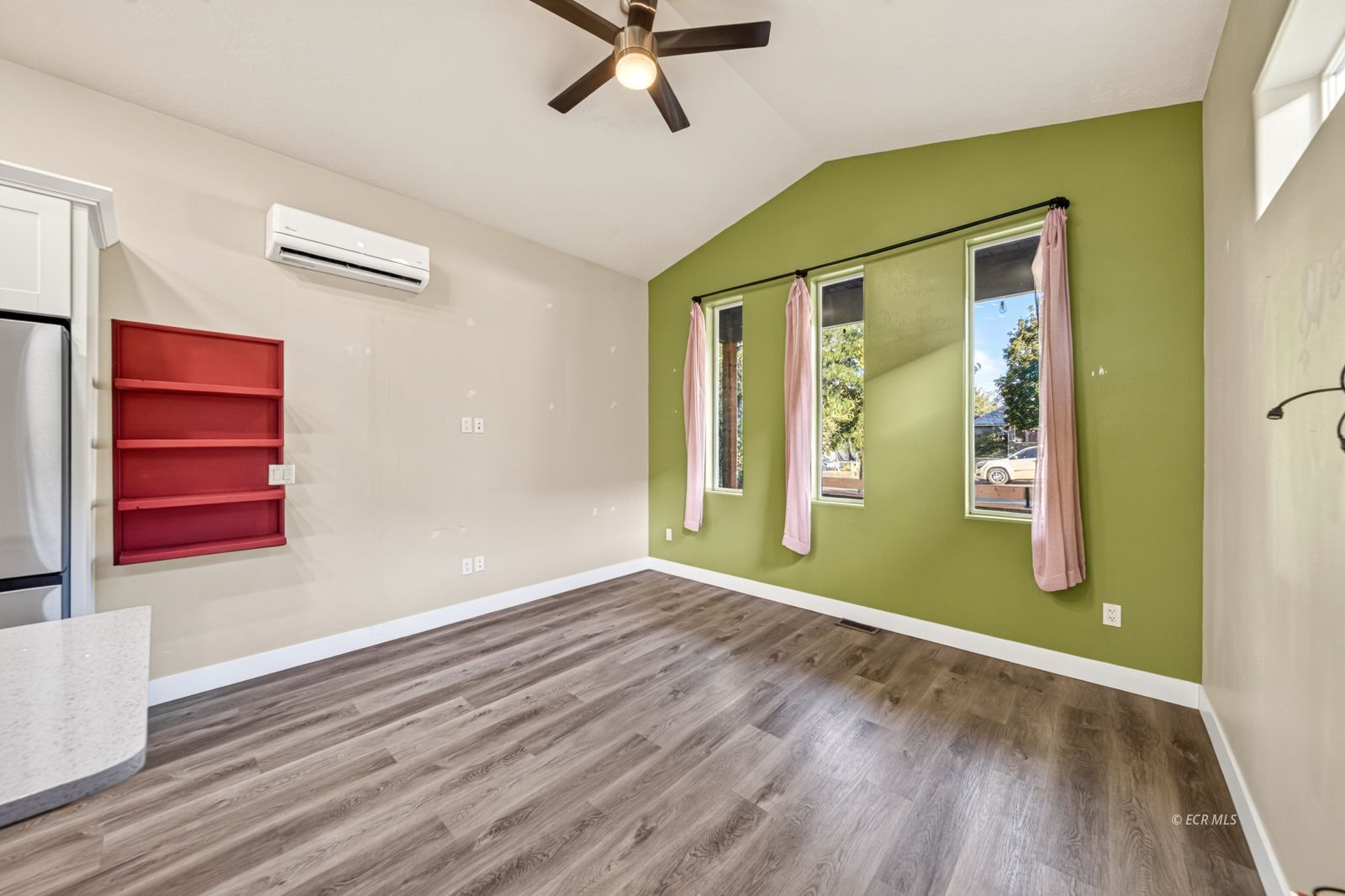 433 Cedar Street Property Photo 18