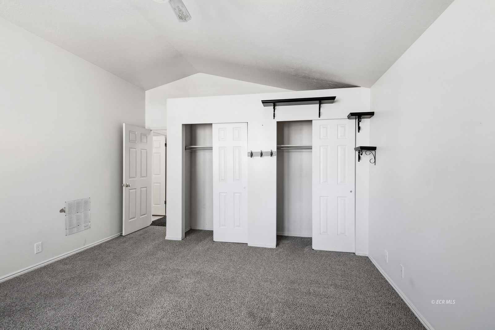 2110 Colonial Drive Property Photo 22