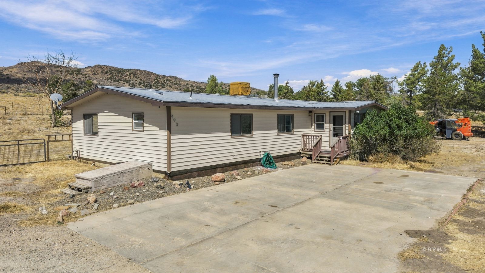 493 Gilia Drive Property Photo 2