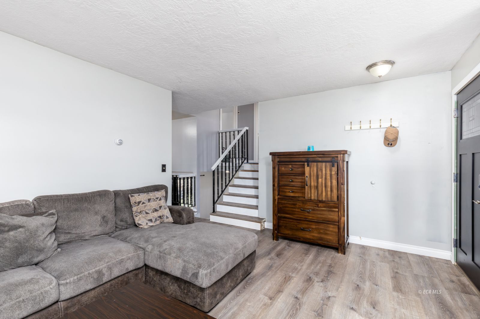 2243 North Hollow Drive Property Photo 3
