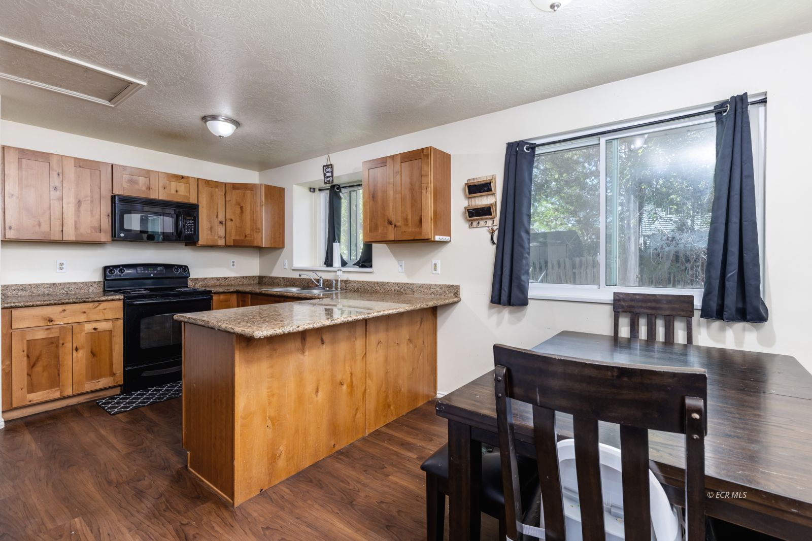 2243 North Hollow Drive Property Photo 4